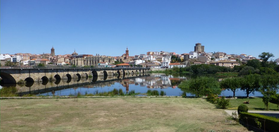 Alba de Tormes and its medieval bridge