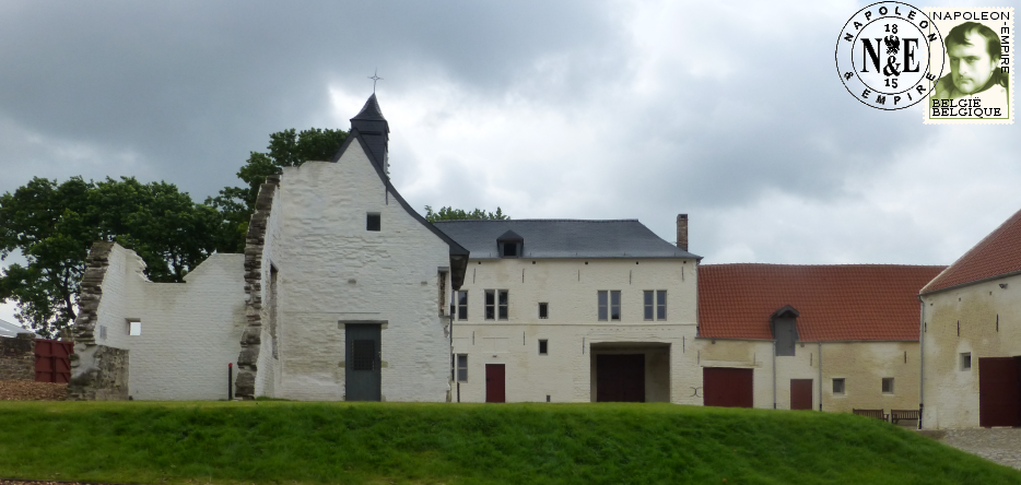 La cour de la ferme d'Hougoumont, sur le champ de bataille de Waterloo