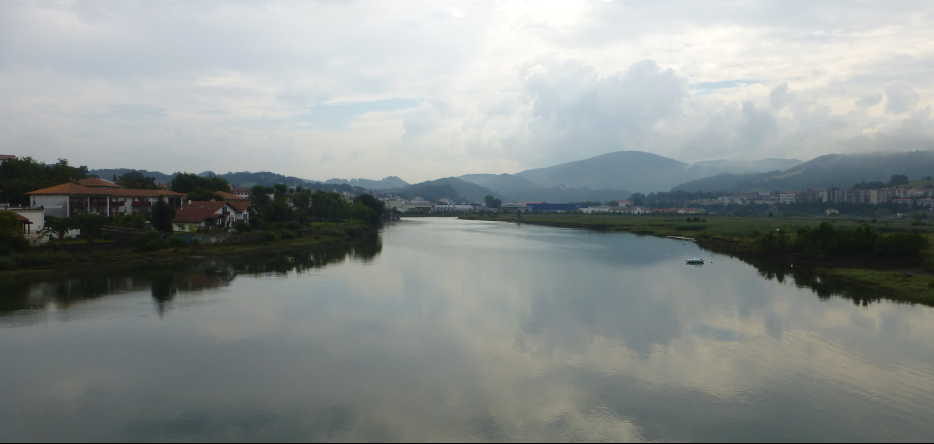 La Bidassoa, fleuve côtier frontalier entre l'Espagne et la France