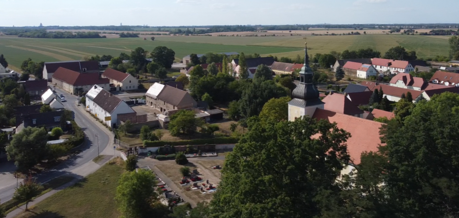 Vue aérienne du village de Seifertshain, à l'est du champ de bataille