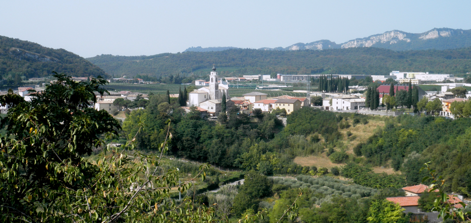 Vue générale du village de Rivoli Veronese