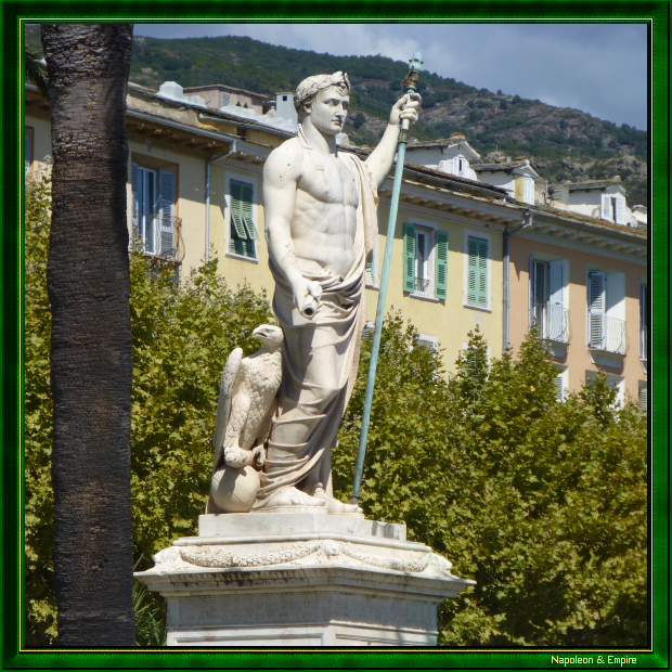 Statue de Napoléon sur la place Saint-Nicolas à Bastia