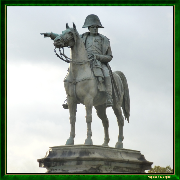 Equestrian statue of Napoleon (view number 2)