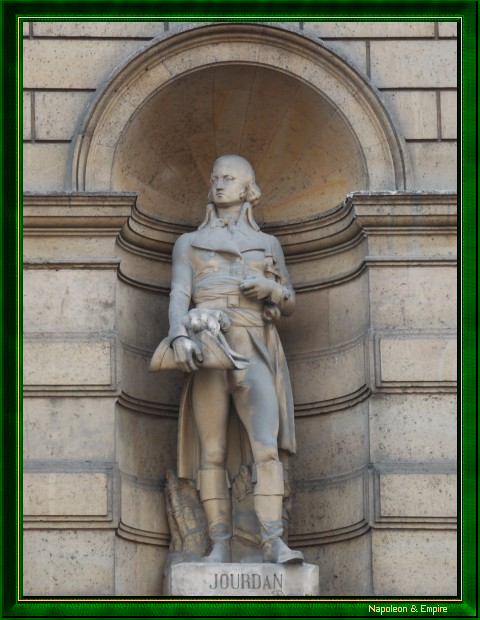 Statue du maréchal Jourdan, rue de Rivoli à Paris