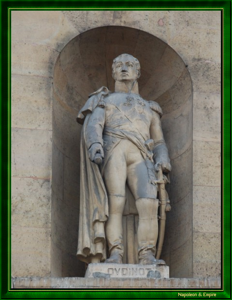 Statue du maréchal Oudinot, rue de Rivoli à Paris