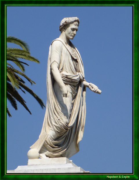 Statue du Premier Consul, place Foch à Ajaccio
