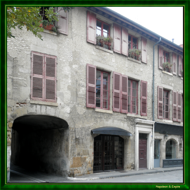 Former inn of the Ecu de France in Valence