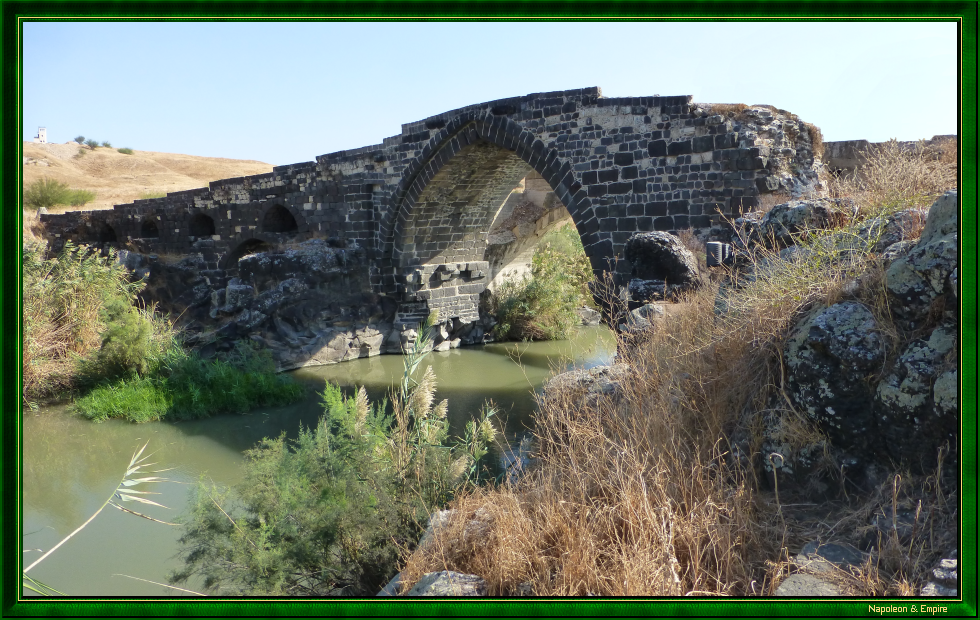 Le pont de Medjameh sur le Jourdain, vu d'amont